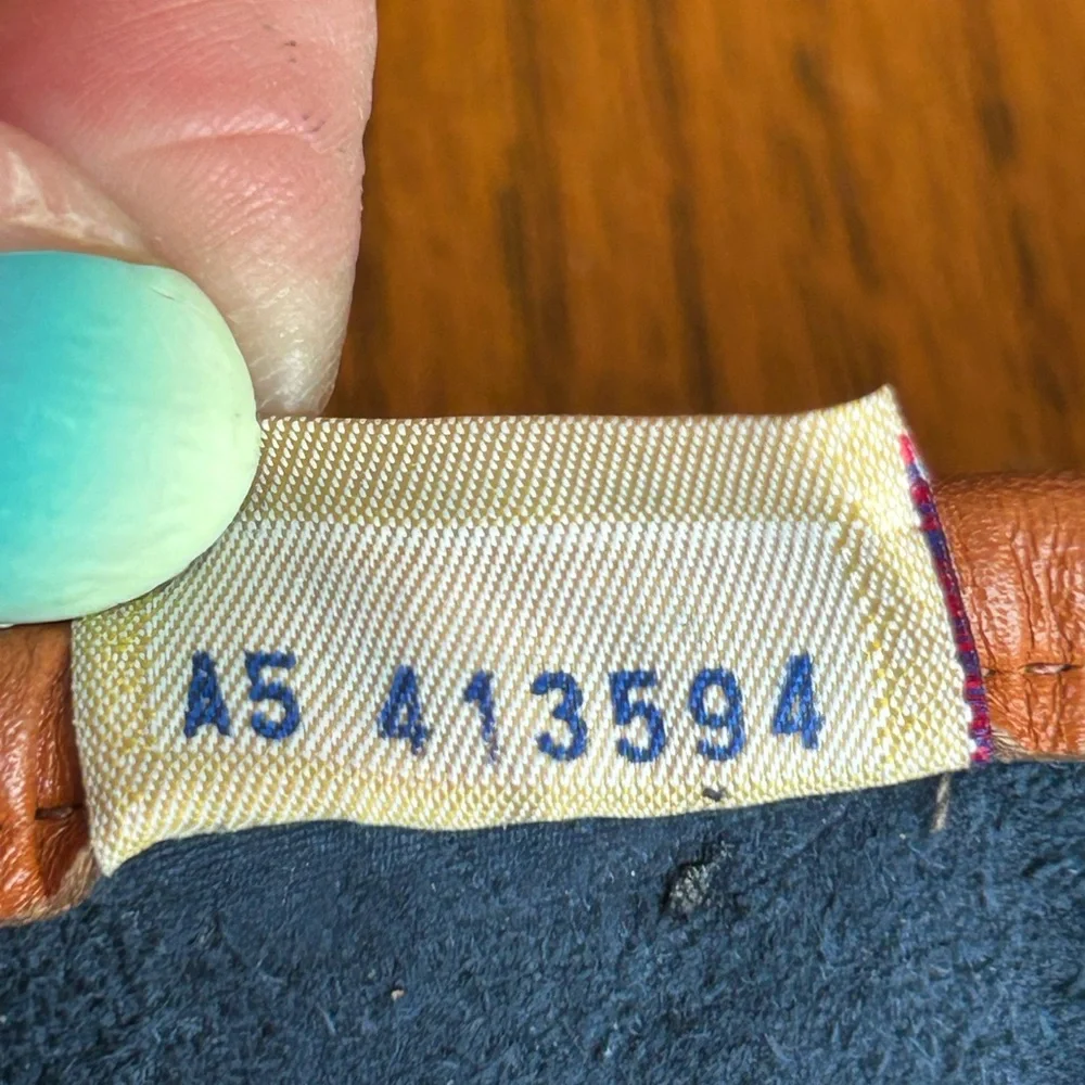 Vintage Dooney & Bourke Black and Tan All-Weather Leather Essex Crossbody Bag - Picture 4 of 16